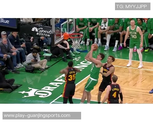 凯尔特人对阵老鹰的精彩对决揭示了季后赛的激烈竞争与球队的战略较量